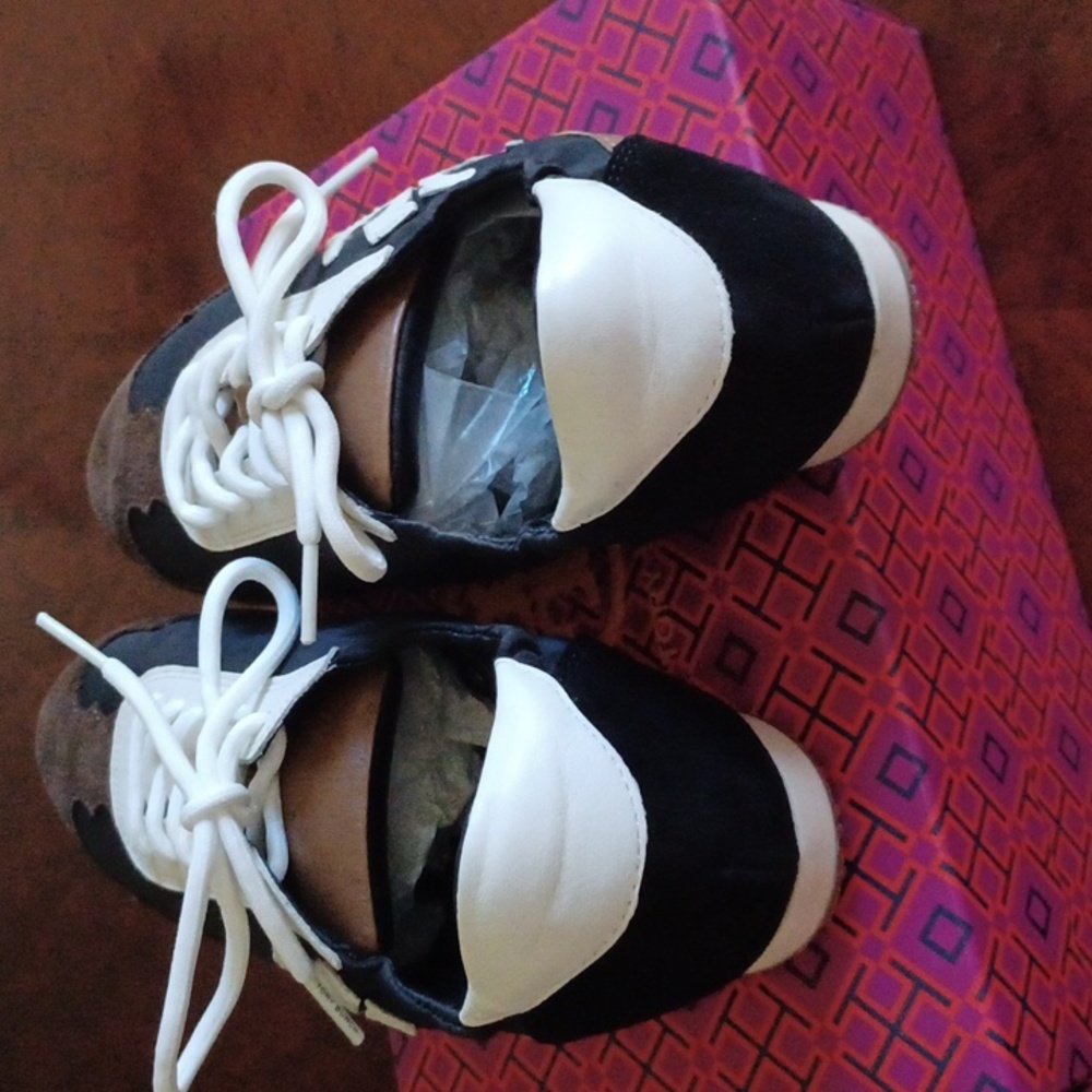 Women's Shoes - Picture 4 of 6